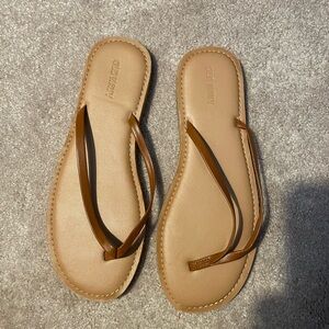 Old Navy Tan/Brown Slim Strap Flip Flop Sandals